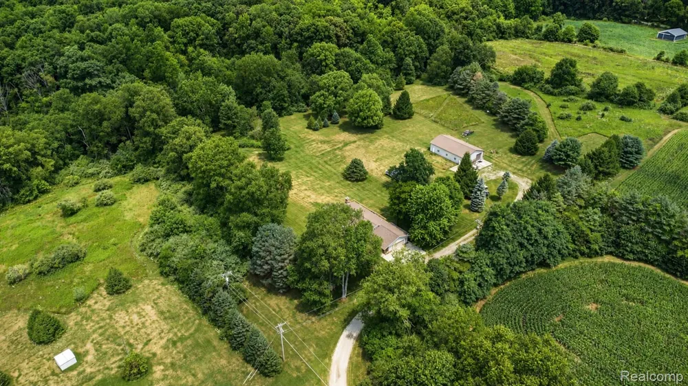 6776 Farley Road Putnam Township, MI 48169