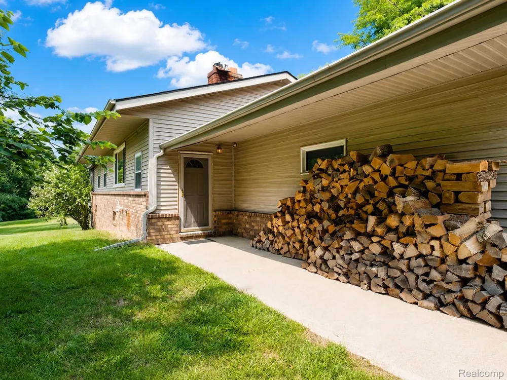 6776 Farley Road Putnam Township, MI 48169