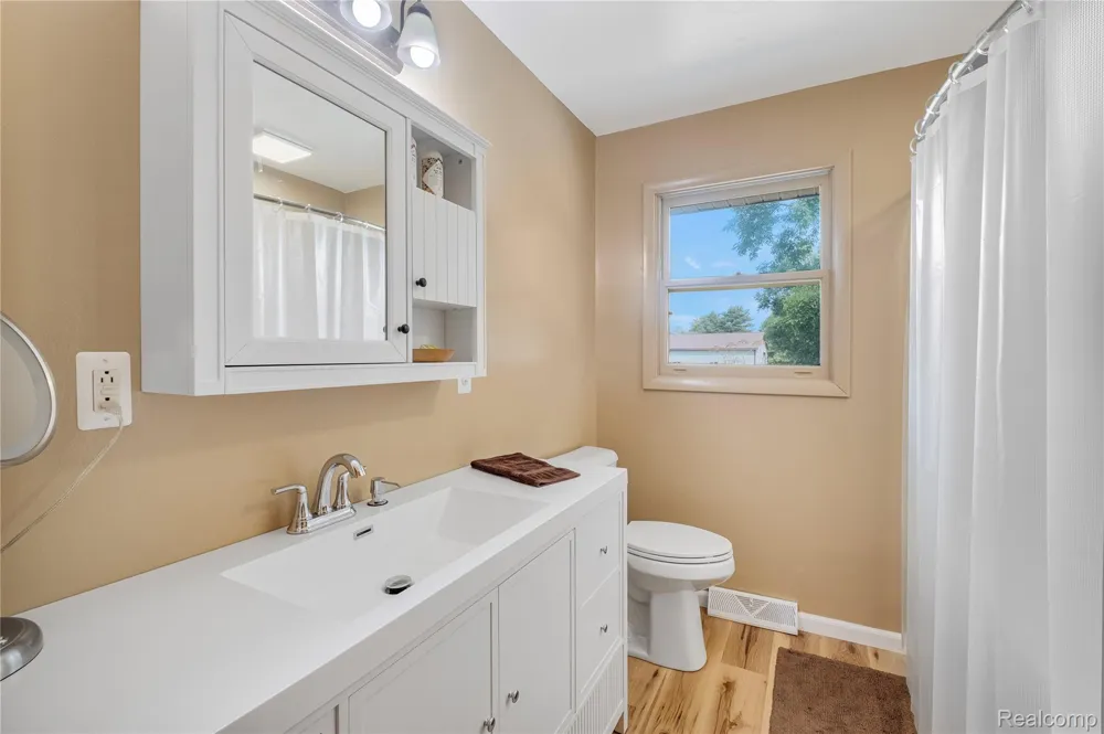 6776 Farley Road Putnam Township, MI 48169