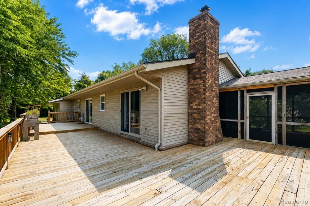6776 Farley Road Putnam Township, MI 48169