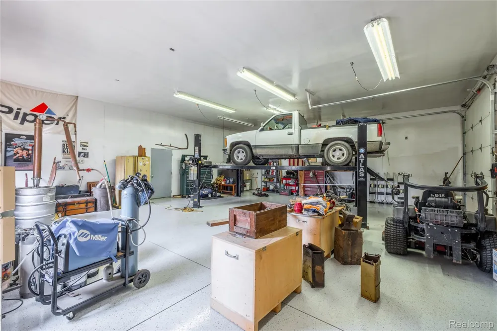 6776 Farley Road Putnam Township, MI 48169