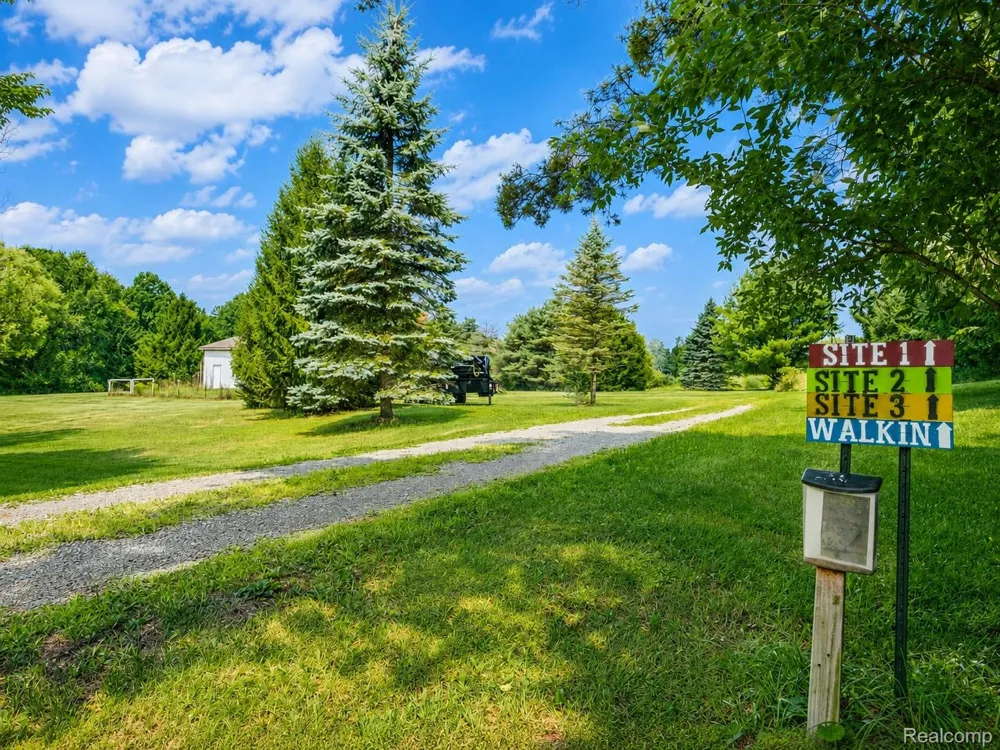 6776 Farley Road Putnam Township, MI 48169
