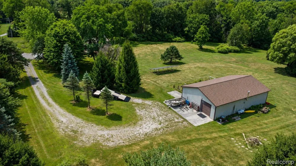 6776 Farley Road Putnam Township, MI 48169