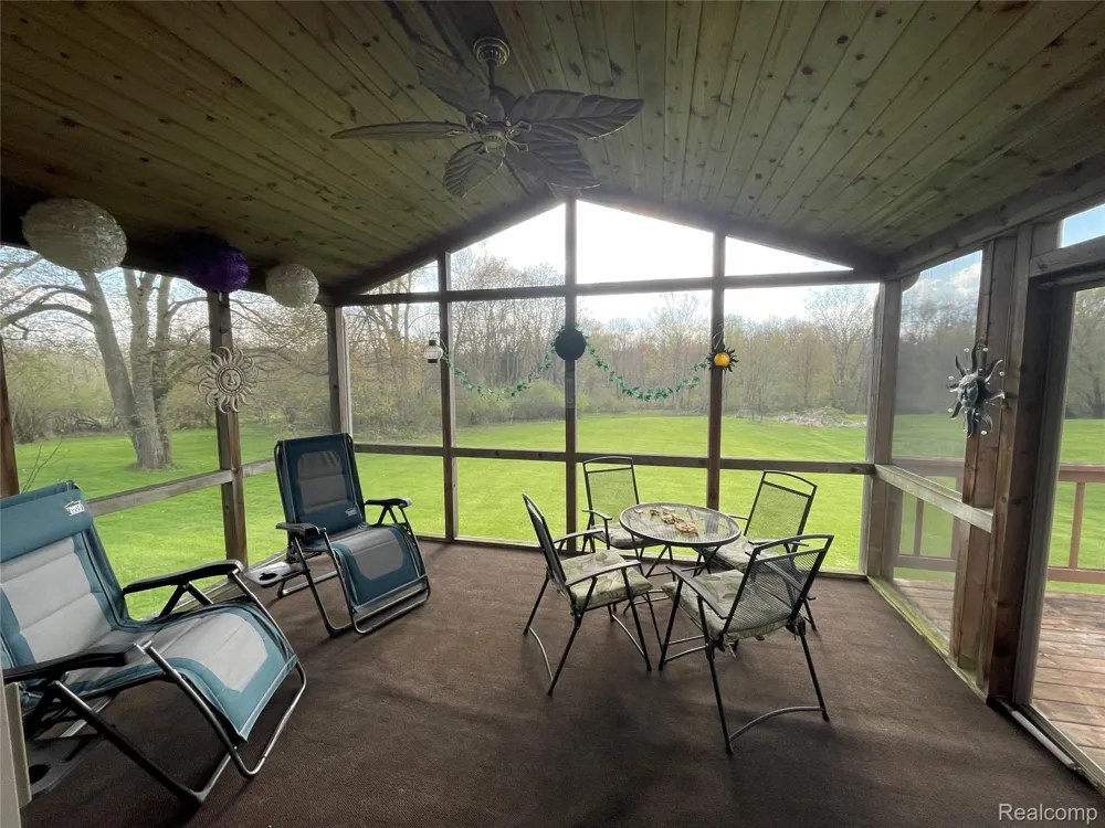 6776 Farley Road Putnam Township, MI 48169
