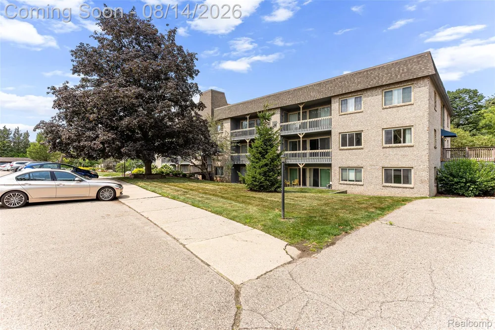 2926 Mount Hope Road #304 Meridian Charter Township, MI 48864