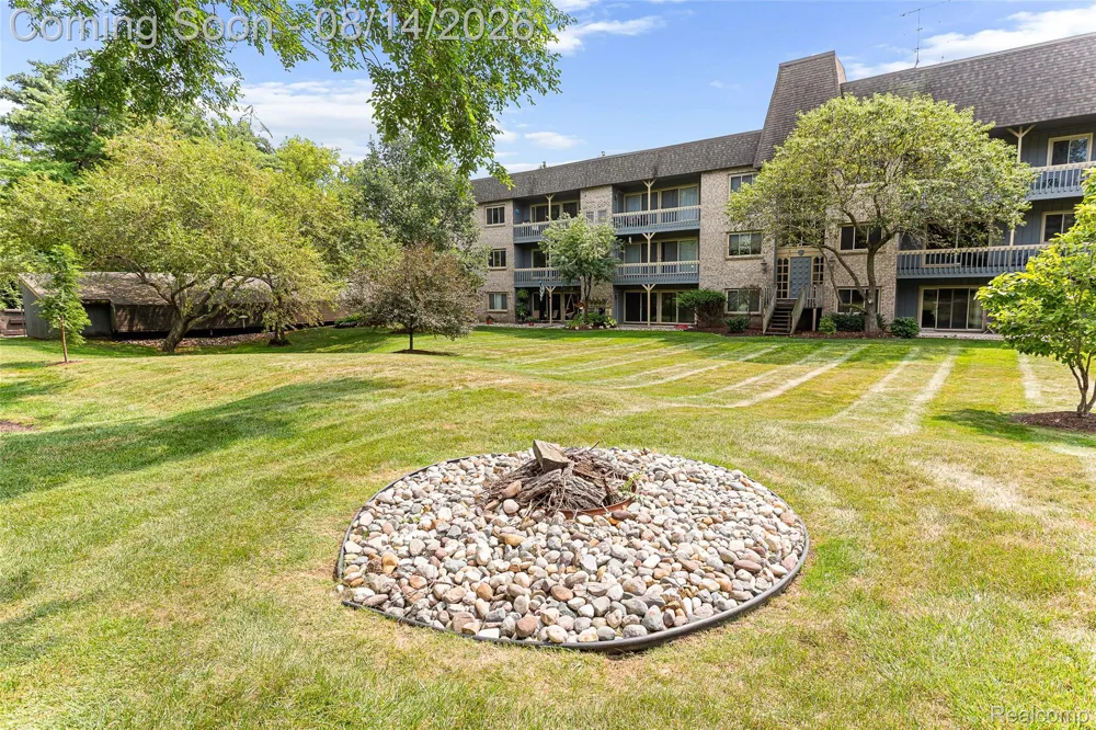 2926 Mount Hope Road #304 Meridian Charter Township, MI 48864