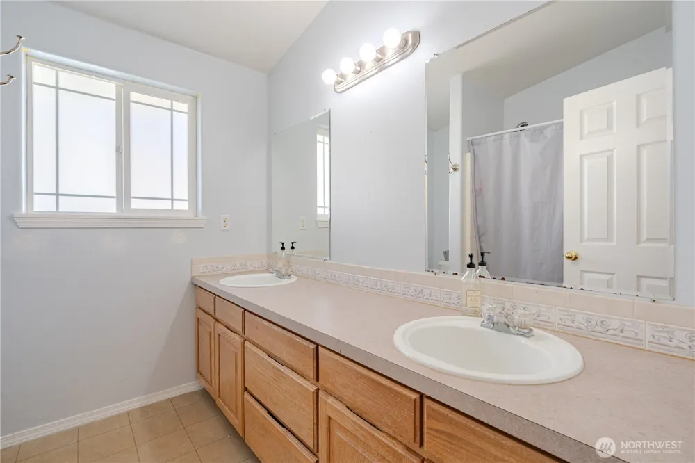 414 3rd Place Kalama, WA 98625