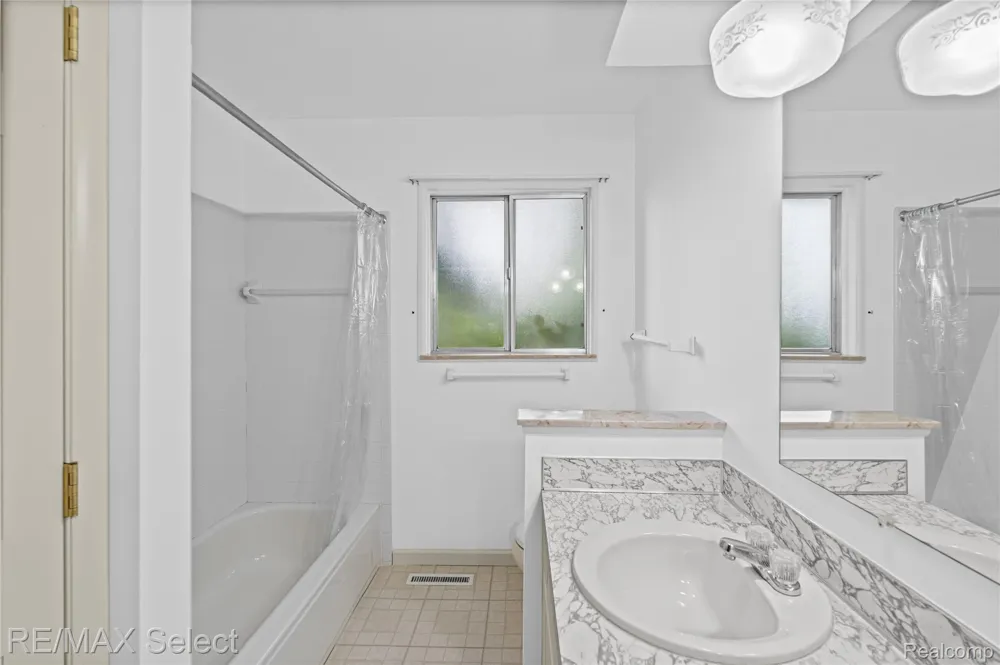 5184 Worchester Drive Swartz Creek City, MI 48473