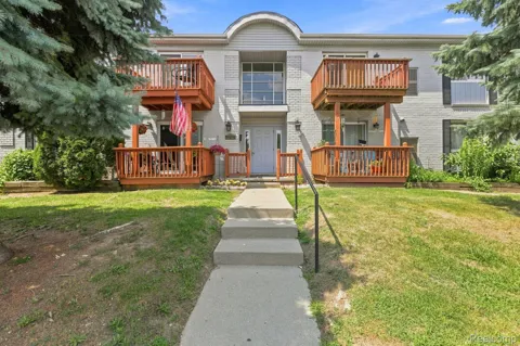 1762 Fort Street #27
