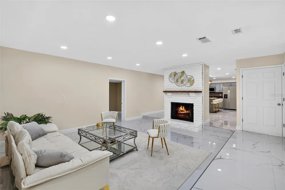 300 SCOTT ROAD Geneva, FL 32732