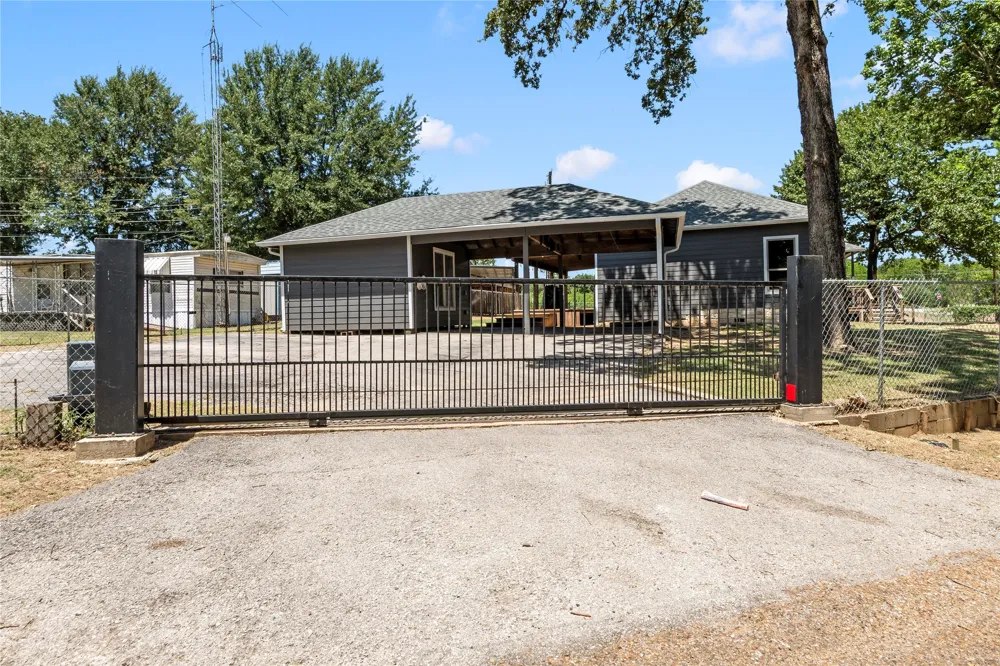 109 Bayview Street Gun Barrel City, TX 75156