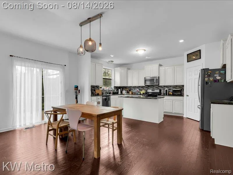 27315 Victoria Road Novi City, MI 48374