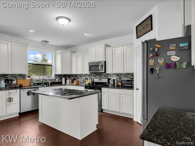 27315 Victoria Road Novi City, MI 48374