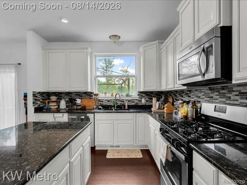 27315 Victoria Road Novi City, MI 48374