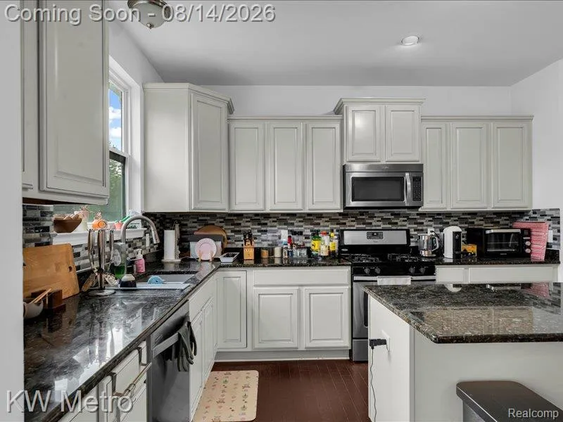 27315 Victoria Road Novi City, MI 48374