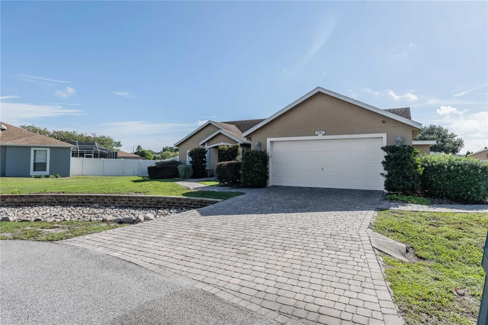 205 THOMAS COURT Winter Haven, FL 33880