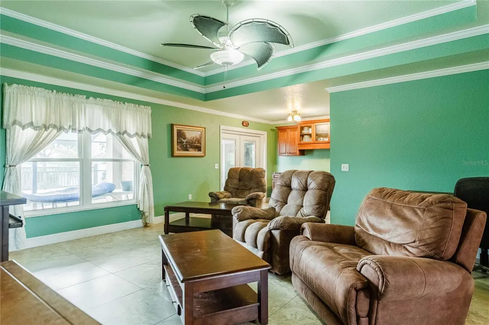 205 THOMAS COURT Winter Haven, FL 33880