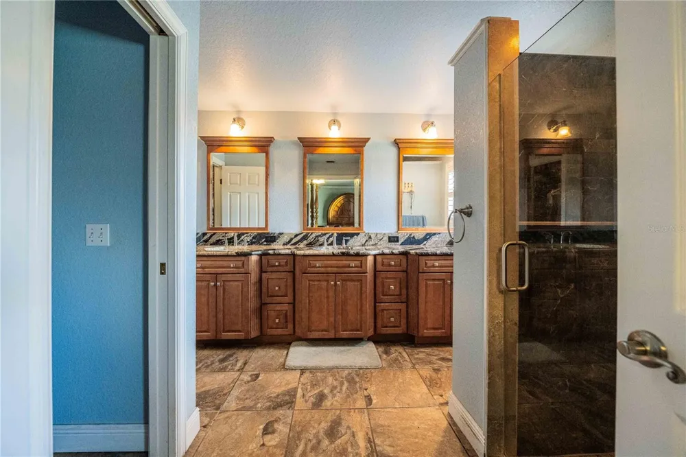 205 THOMAS COURT Winter Haven, FL 33880