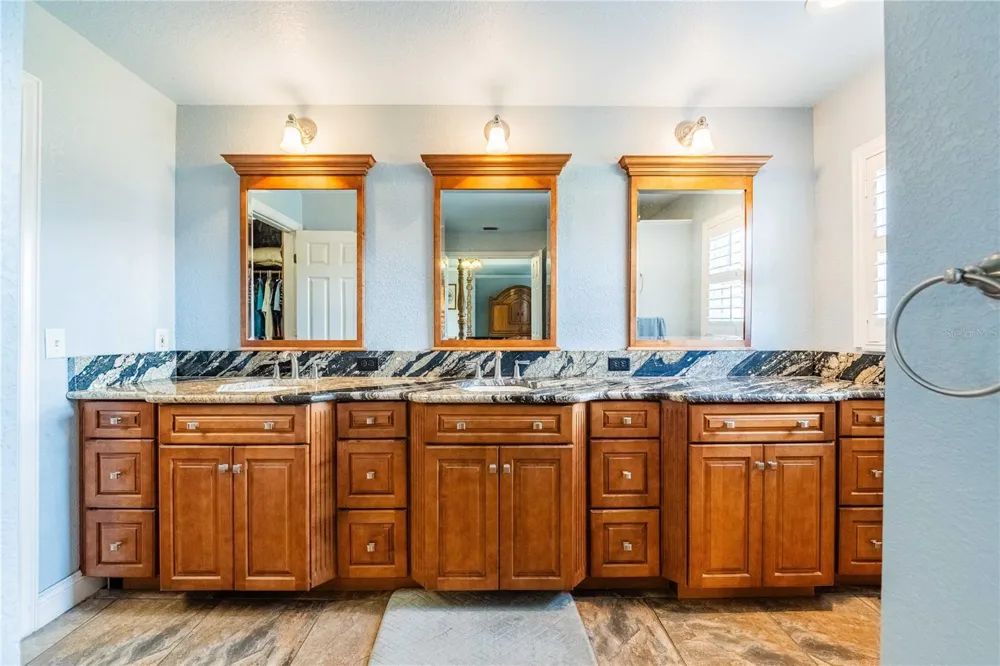 205 THOMAS COURT Winter Haven, FL 33880