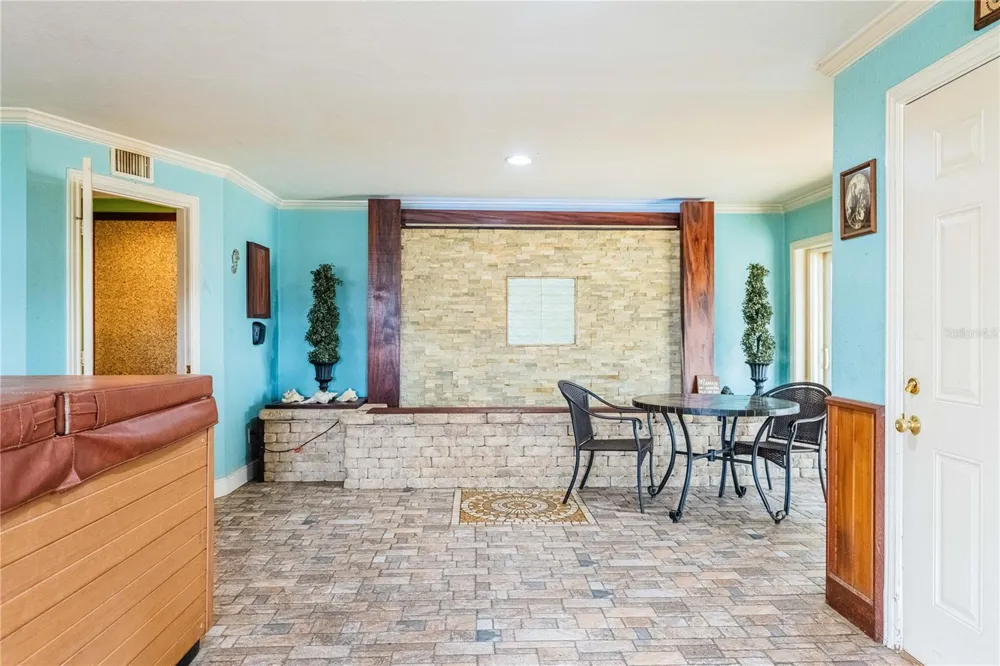 205 THOMAS COURT Winter Haven, FL 33880