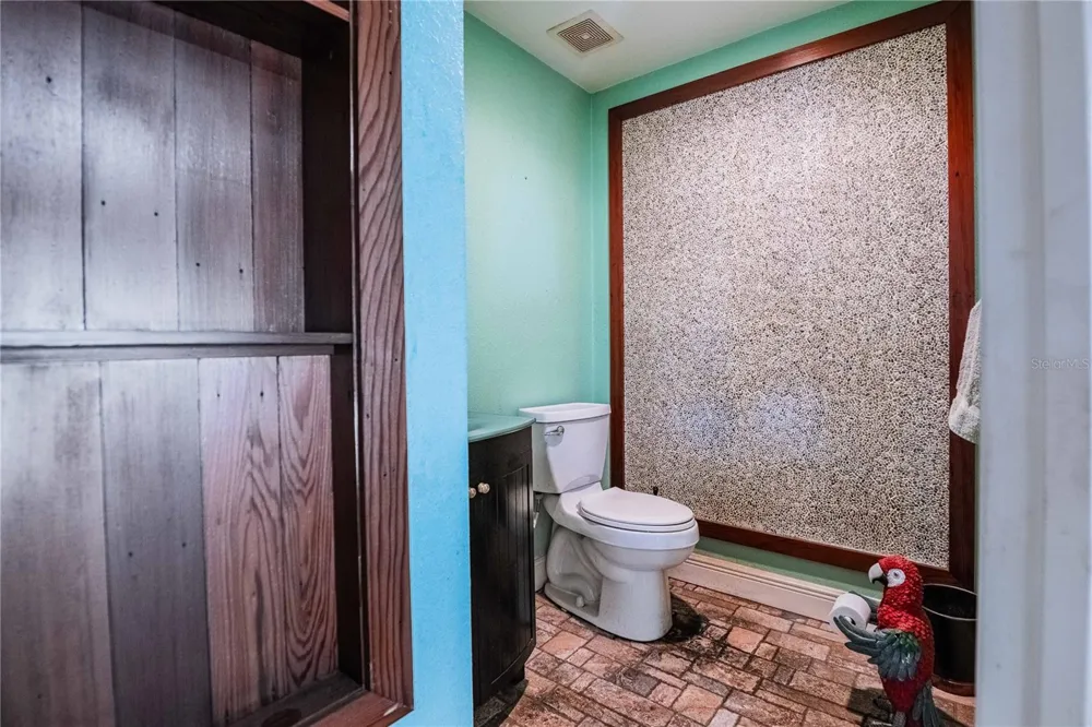 205 THOMAS COURT Winter Haven, FL 33880