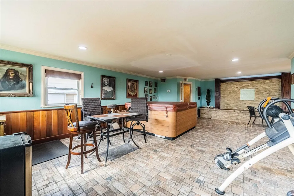 205 THOMAS COURT Winter Haven, FL 33880