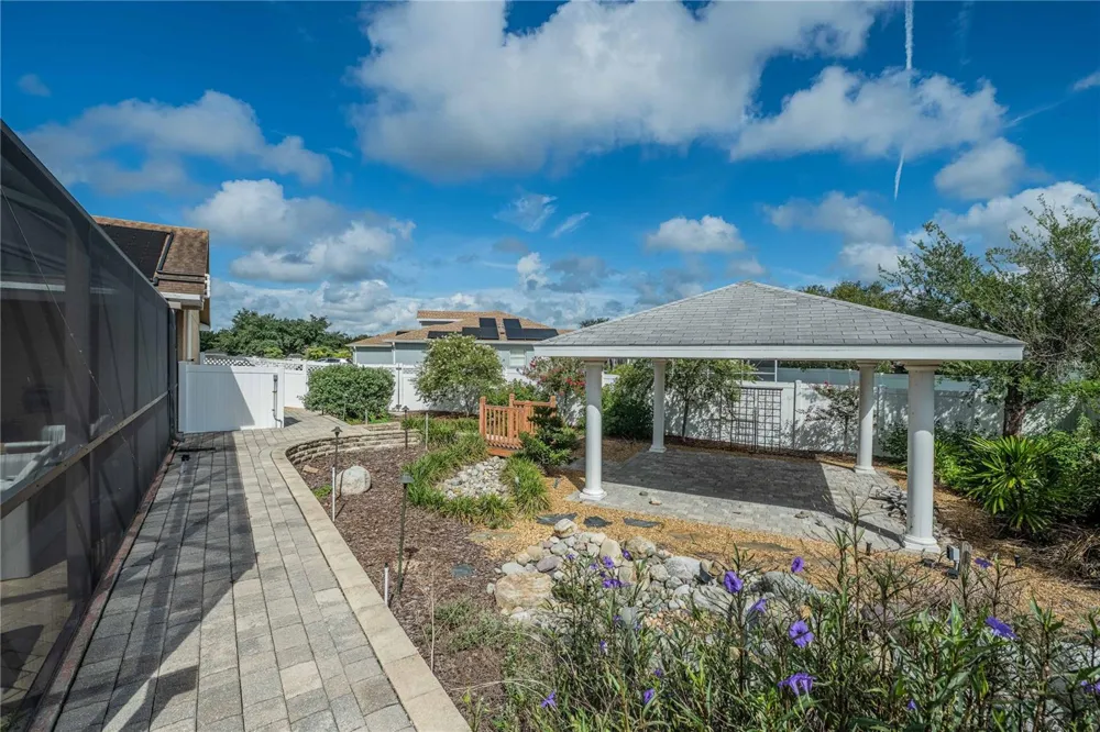 205 THOMAS COURT Winter Haven, FL 33880