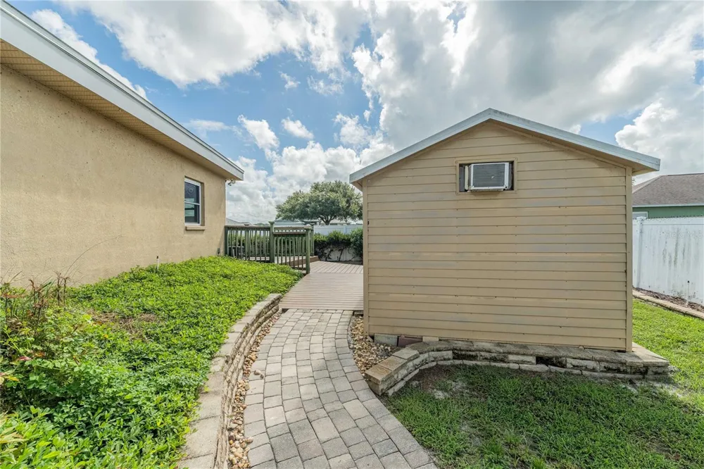 205 THOMAS COURT Winter Haven, FL 33880
