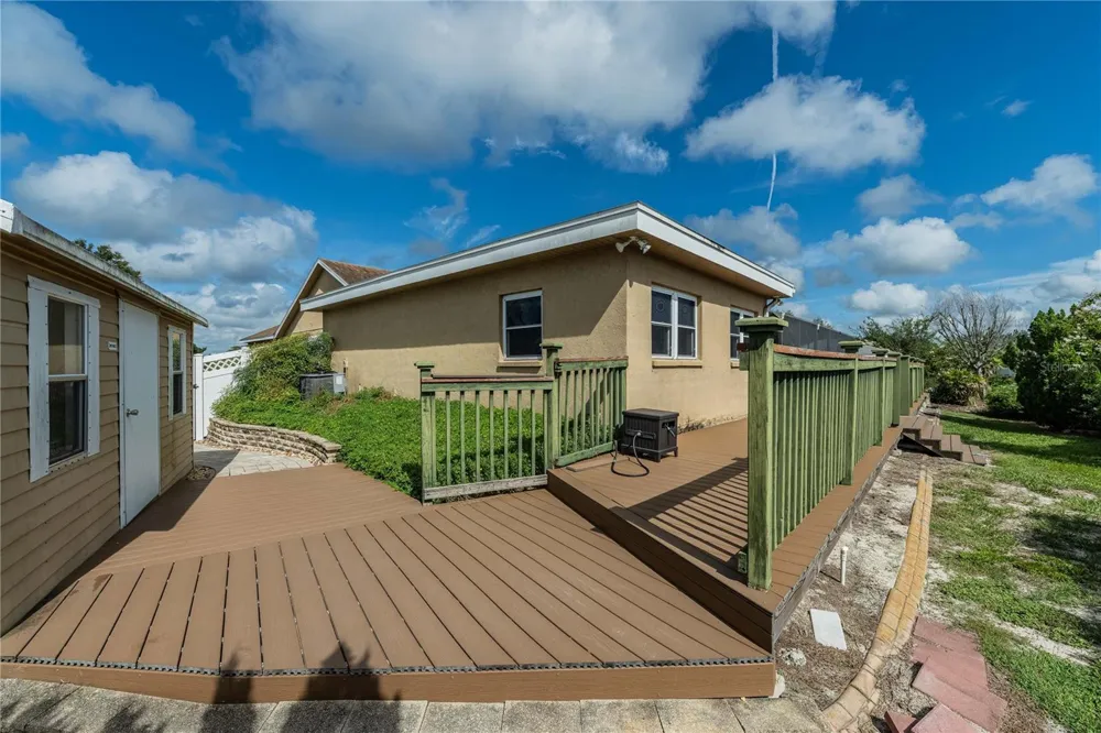 205 THOMAS COURT Winter Haven, FL 33880