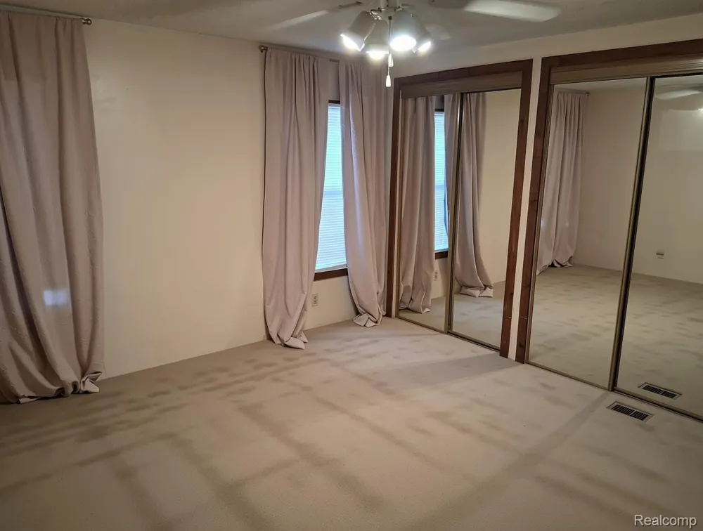 29142 Rosewood Street Flat Rock City, MI 48134