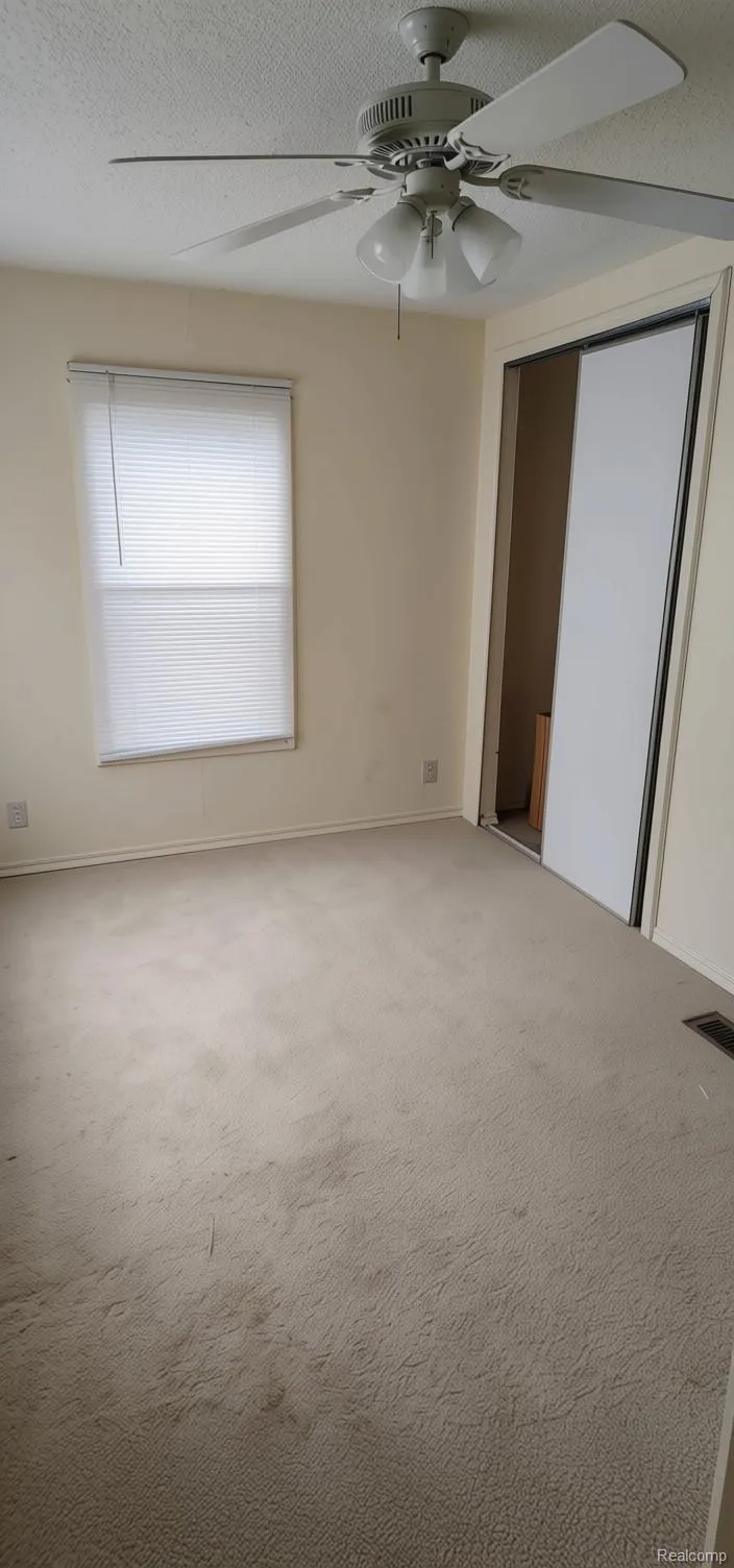 29142 Rosewood Street Flat Rock City, MI 48134