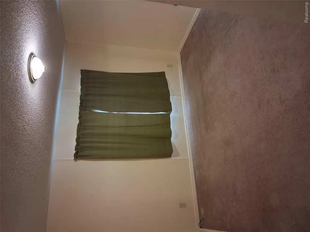 29142 Rosewood Street Flat Rock City, MI 48134