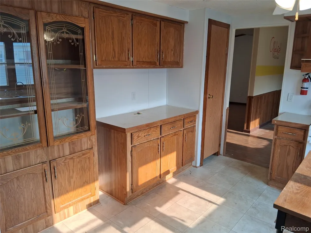 29142 Rosewood Street Flat Rock City, MI 48134