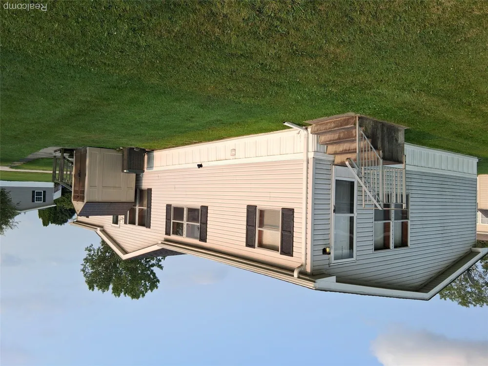 29142 Rosewood Street Flat Rock City, MI 48134