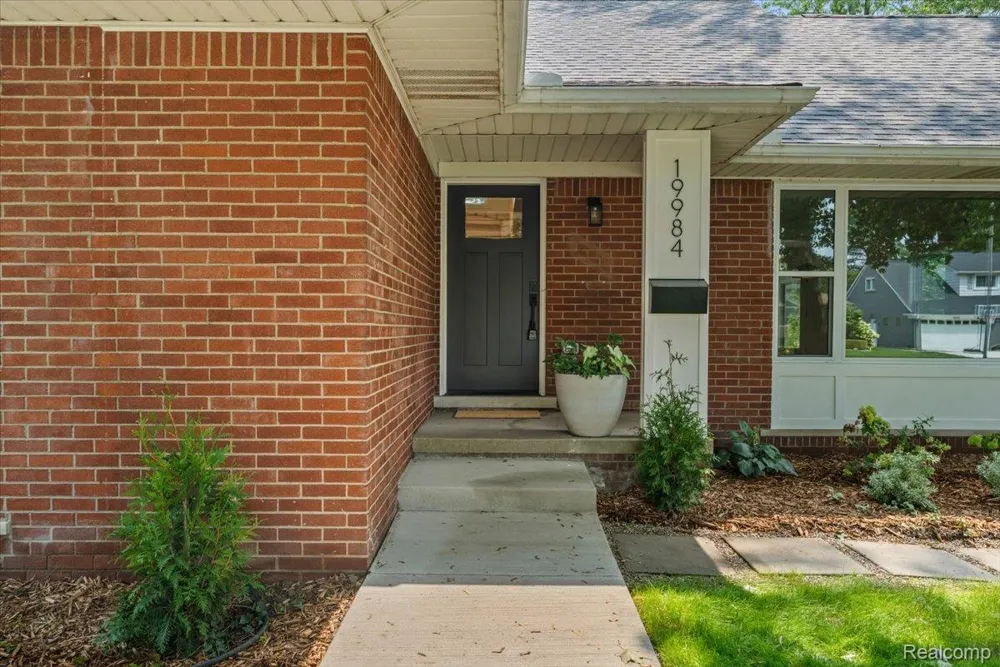 19984 Fairway Drive Grosse Pointe Woods City, MI 48236