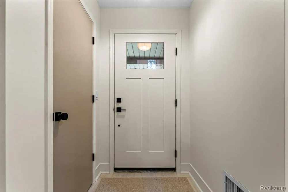 19984 Fairway Drive Grosse Pointe Woods City, MI 48236
