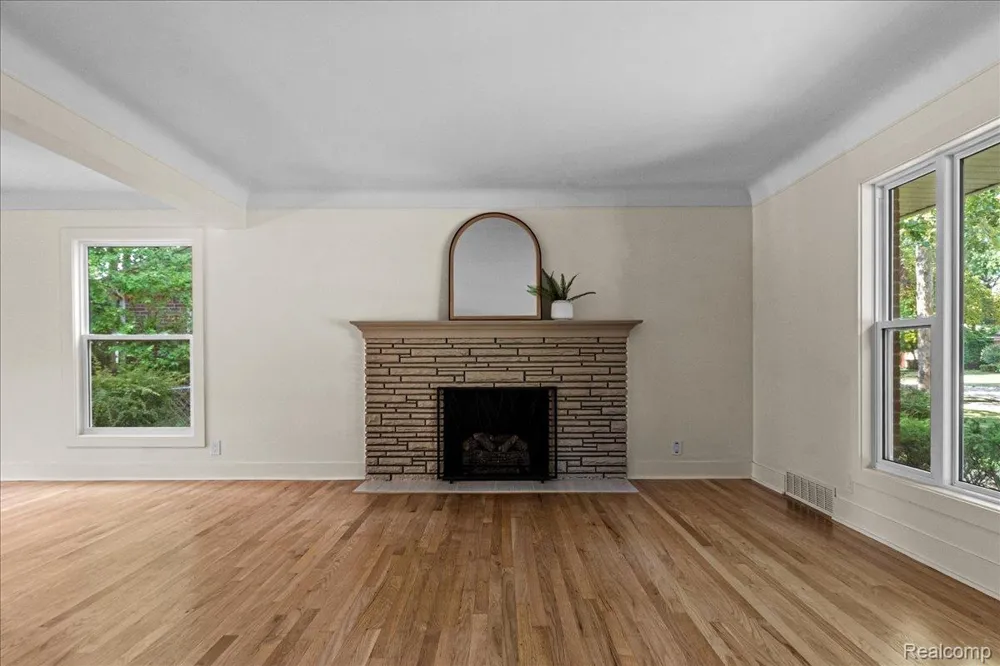 19984 Fairway Drive Grosse Pointe Woods City, MI 48236