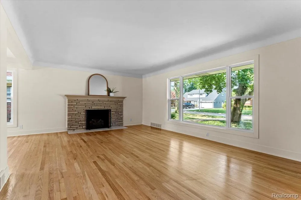19984 Fairway Drive Grosse Pointe Woods City, MI 48236