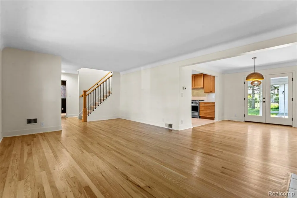 19984 Fairway Drive Grosse Pointe Woods City, MI 48236
