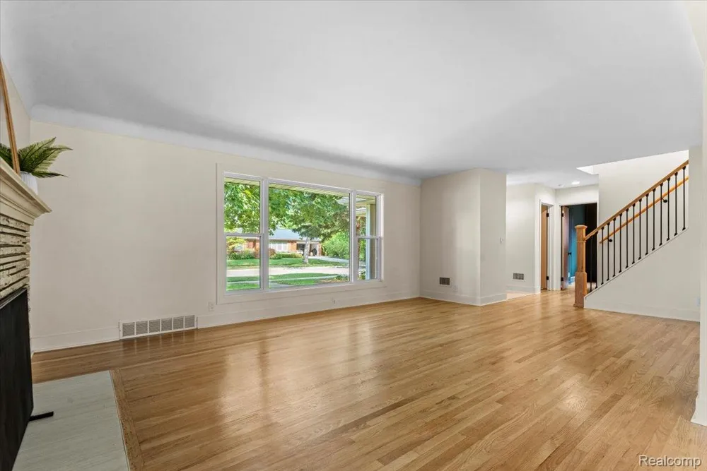 19984 Fairway Drive Grosse Pointe Woods City, MI 48236