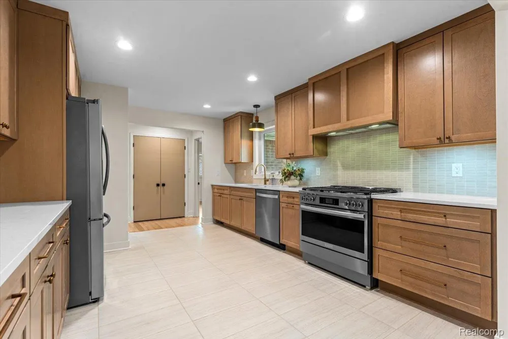19984 Fairway Drive Grosse Pointe Woods City, MI 48236