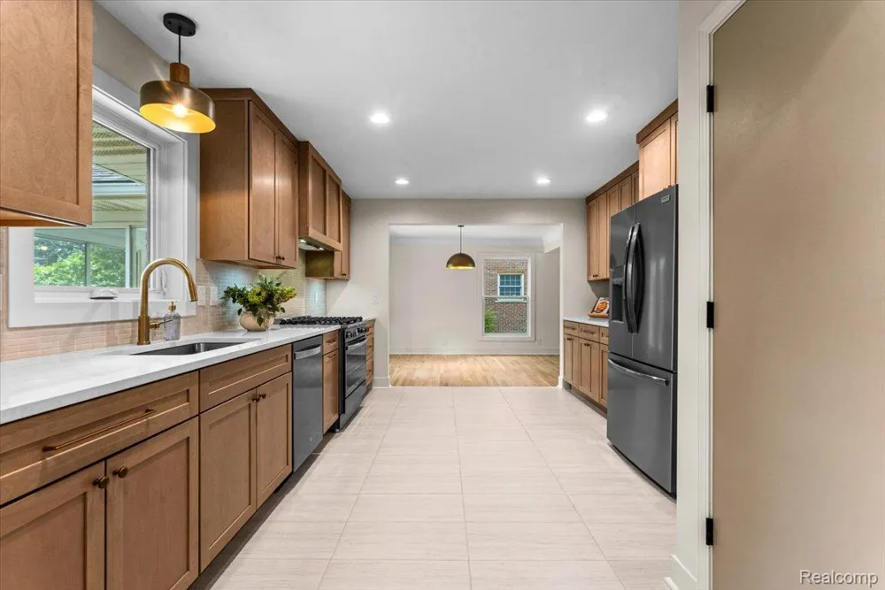 19984 Fairway Drive Grosse Pointe Woods City, MI 48236