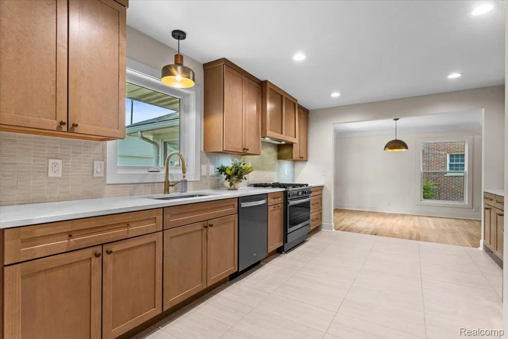 19984 Fairway Drive Grosse Pointe Woods City, MI 48236