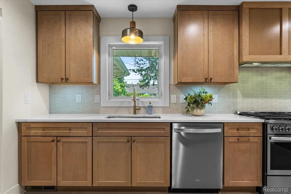 19984 Fairway Drive Grosse Pointe Woods City, MI 48236