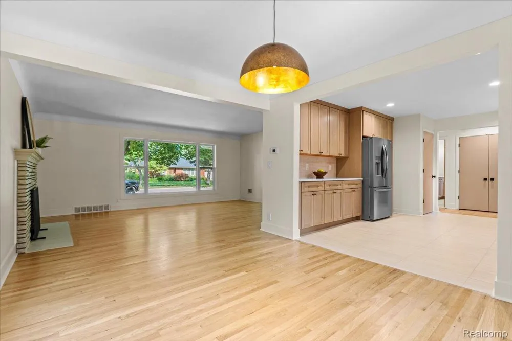 19984 Fairway Drive Grosse Pointe Woods City, MI 48236