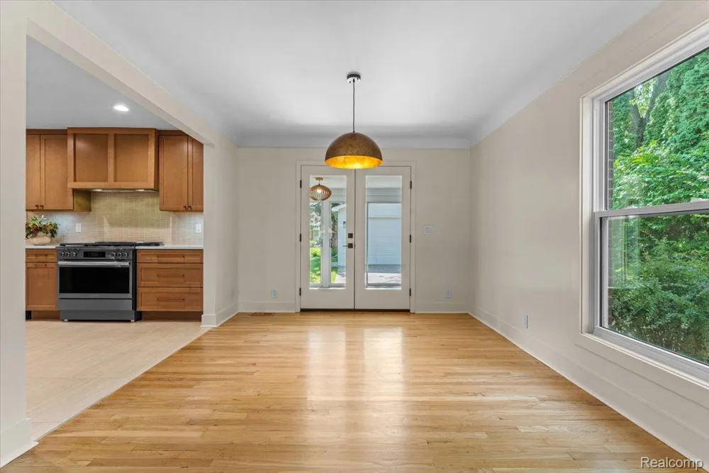 19984 Fairway Drive Grosse Pointe Woods City, MI 48236