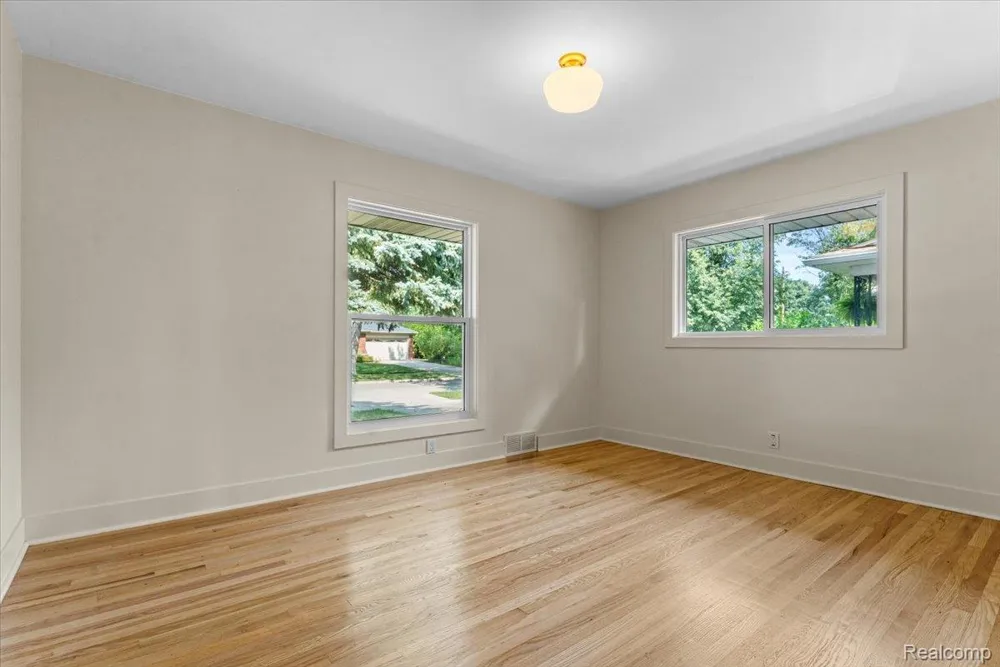 19984 Fairway Drive Grosse Pointe Woods City, MI 48236
