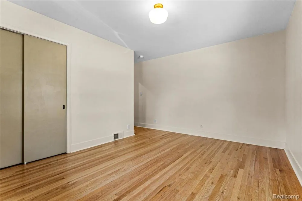 19984 Fairway Drive Grosse Pointe Woods City, MI 48236