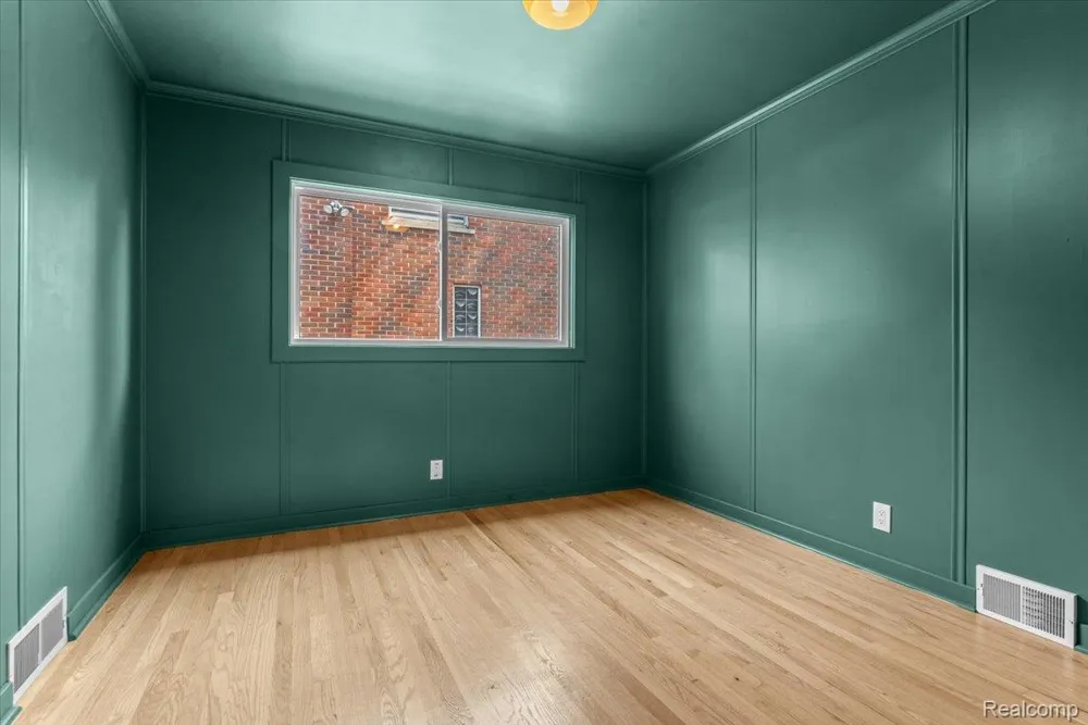 19984 Fairway Drive Grosse Pointe Woods City, MI 48236