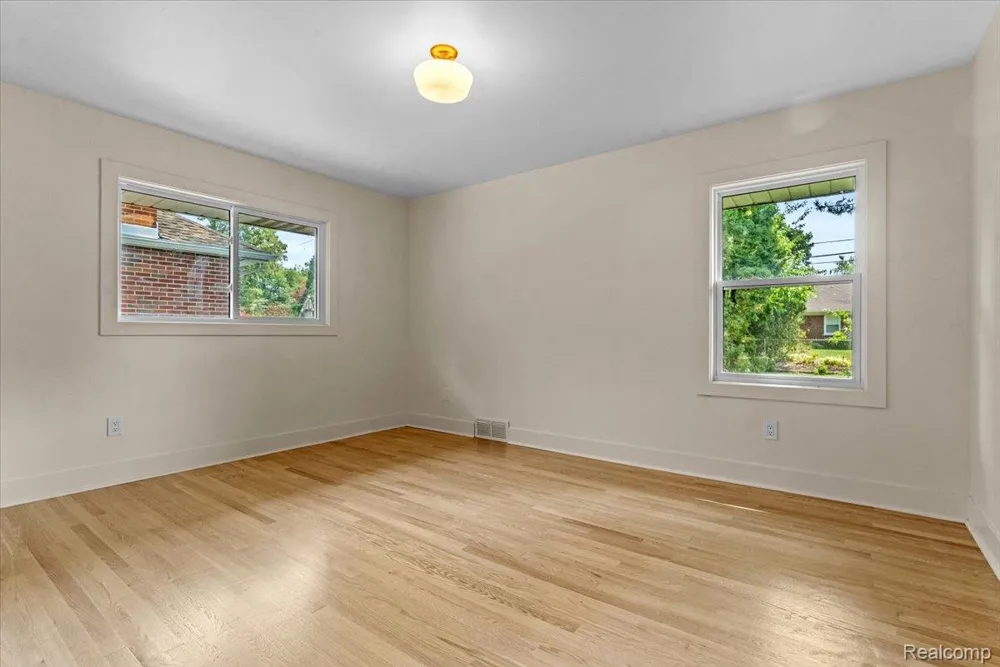 19984 Fairway Drive Grosse Pointe Woods City, MI 48236
